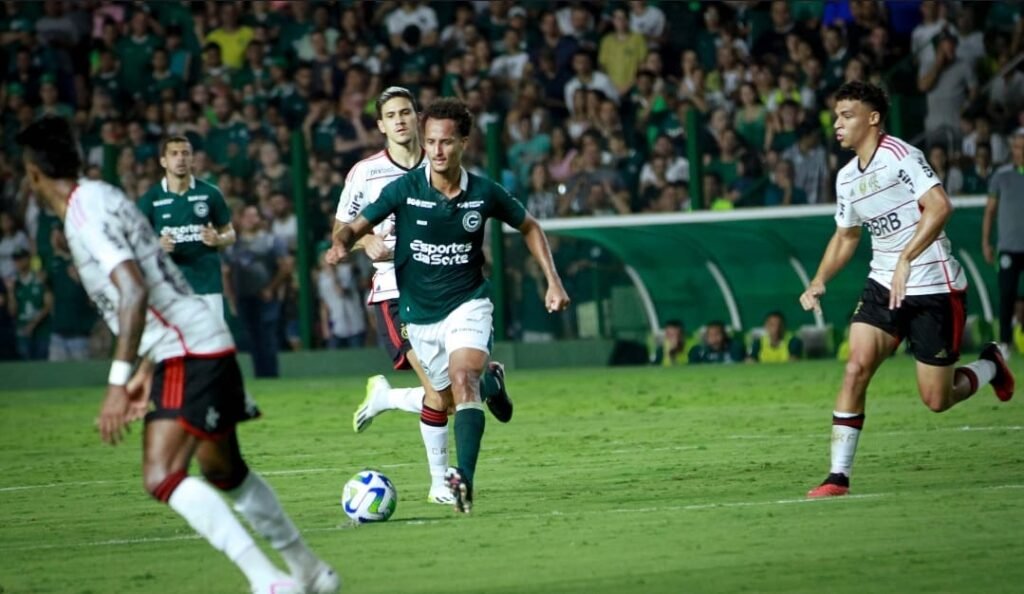Vaiado no retorno ao Goiás, Morelli manda recado após jogo e repercute