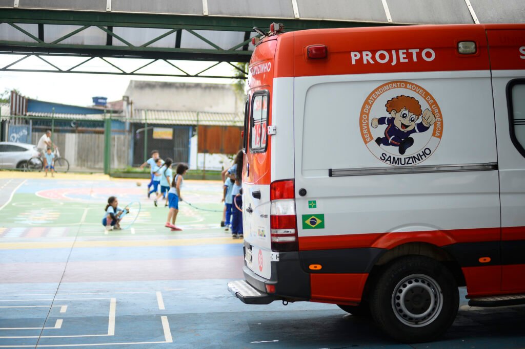 Samuzinho leva noções de primeiros socorros a escolas do DF