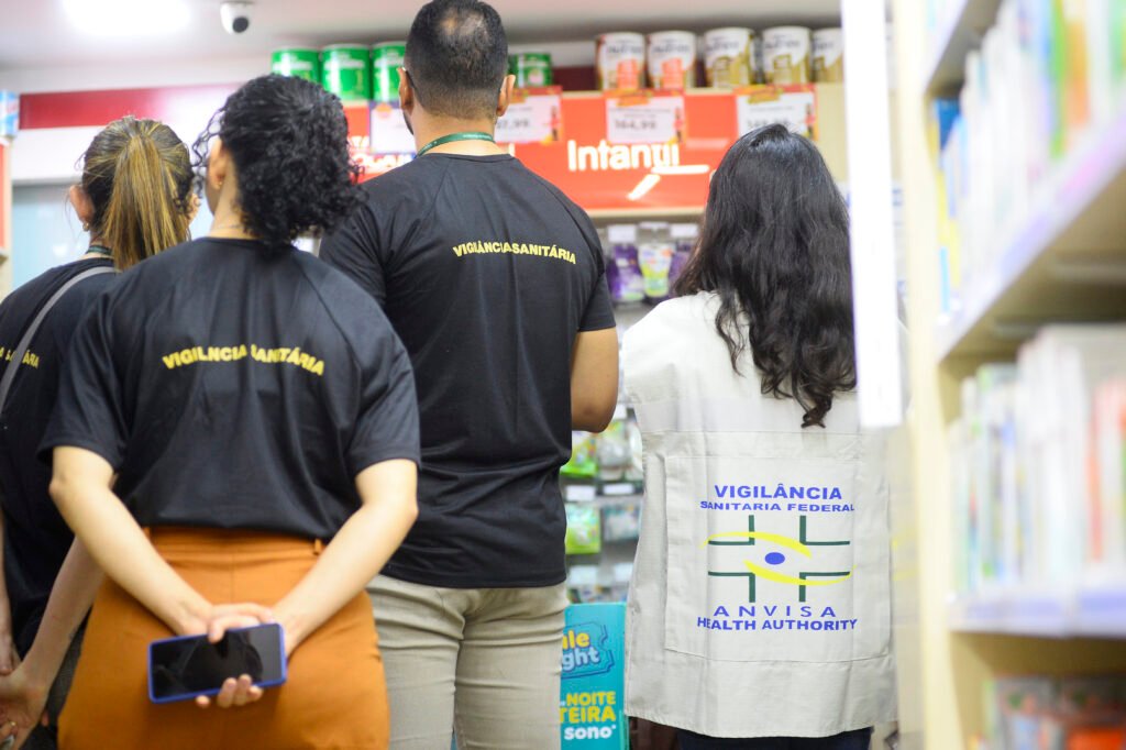 Vigilância Sanitária vistoria farmácias e supermercados da Asa Sul