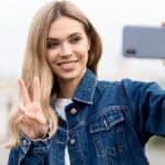 O gesto comum em selfies que pode vazar seus dados biométricos