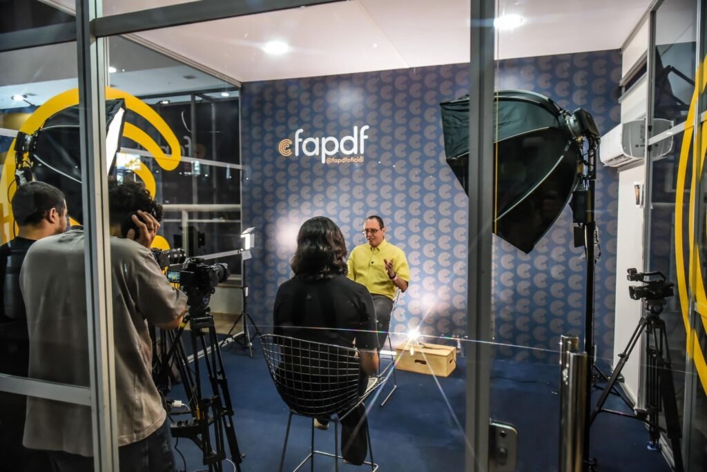 Estúdio da FAPDF transforma Innova Summit em vitrine da ciência e do empreendedorismo do DF
