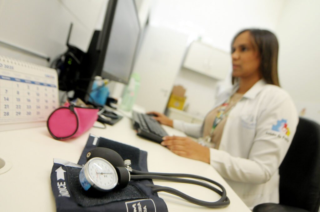 Mais de 300 mil consultas perdidas: faltas impactam quem precisa de atendimento