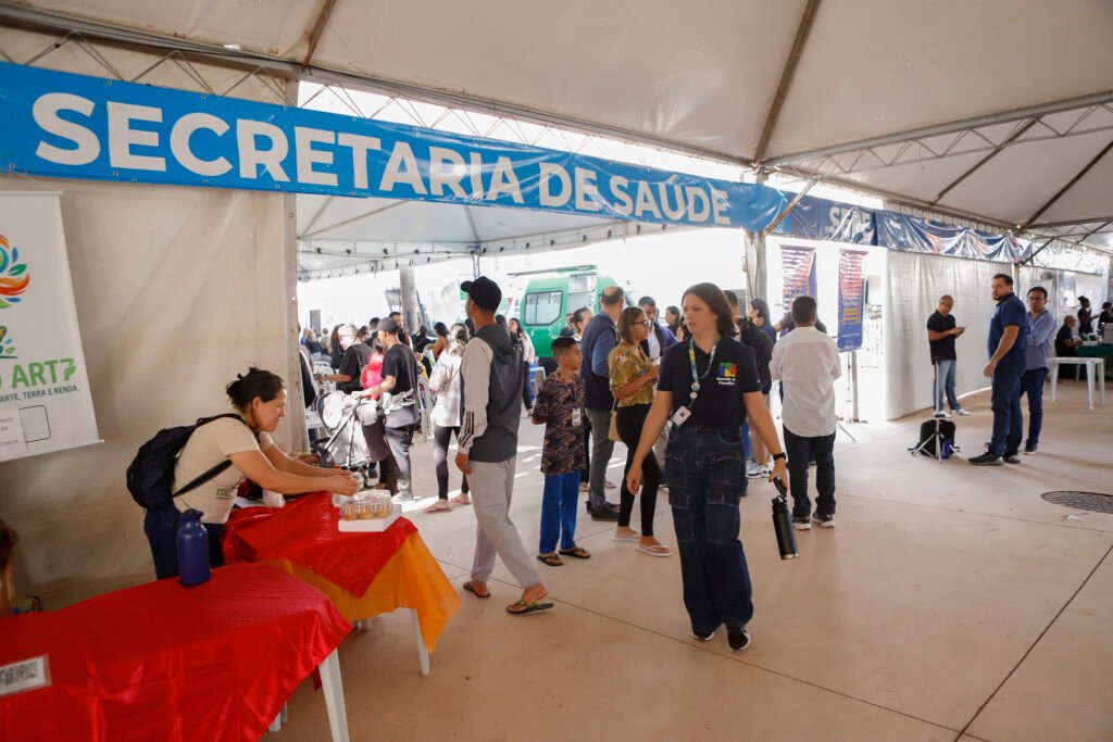 Saúde leva inserção de implanon e vacinação à Ceilândia durante GDF na Sua Porta