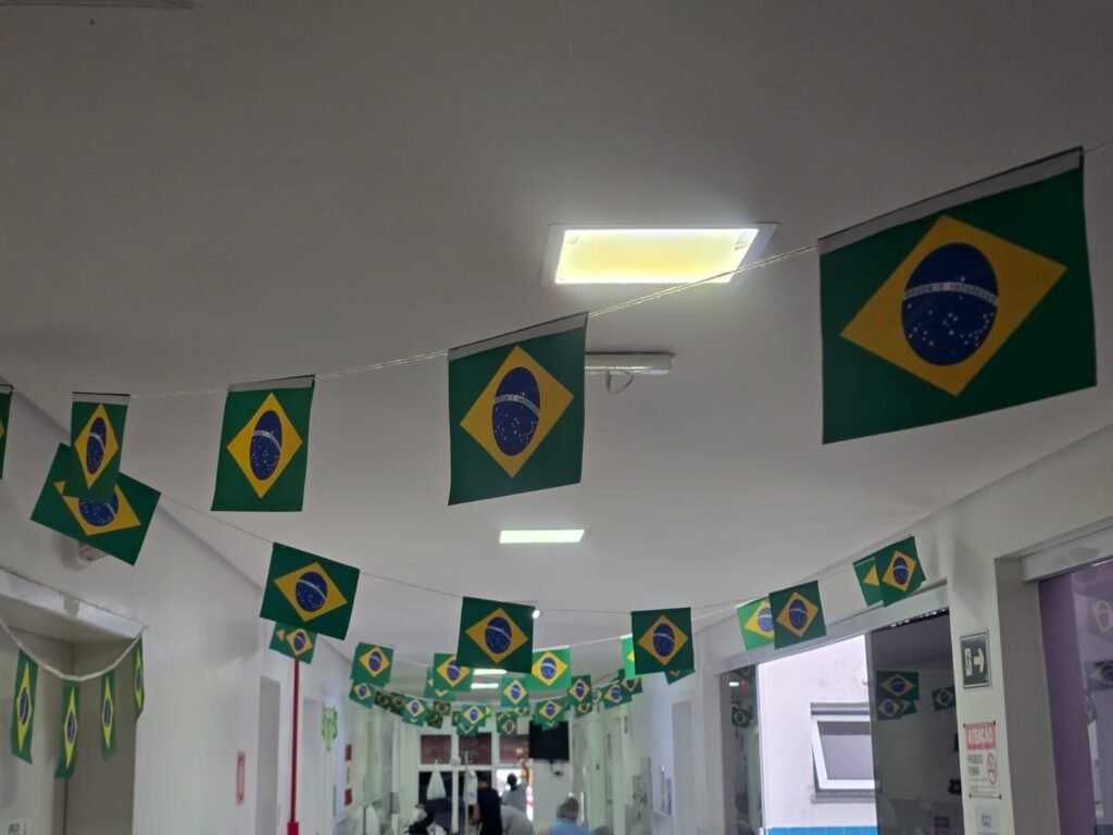 Ações de humanização levam a emoção da Copa do Mundo a pacientes no DF