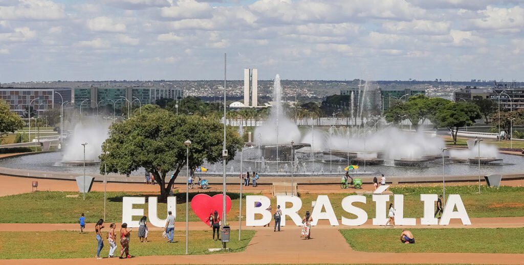 Confira o que abre e fecha durante o jogo do Brasil neste sábado (13)
