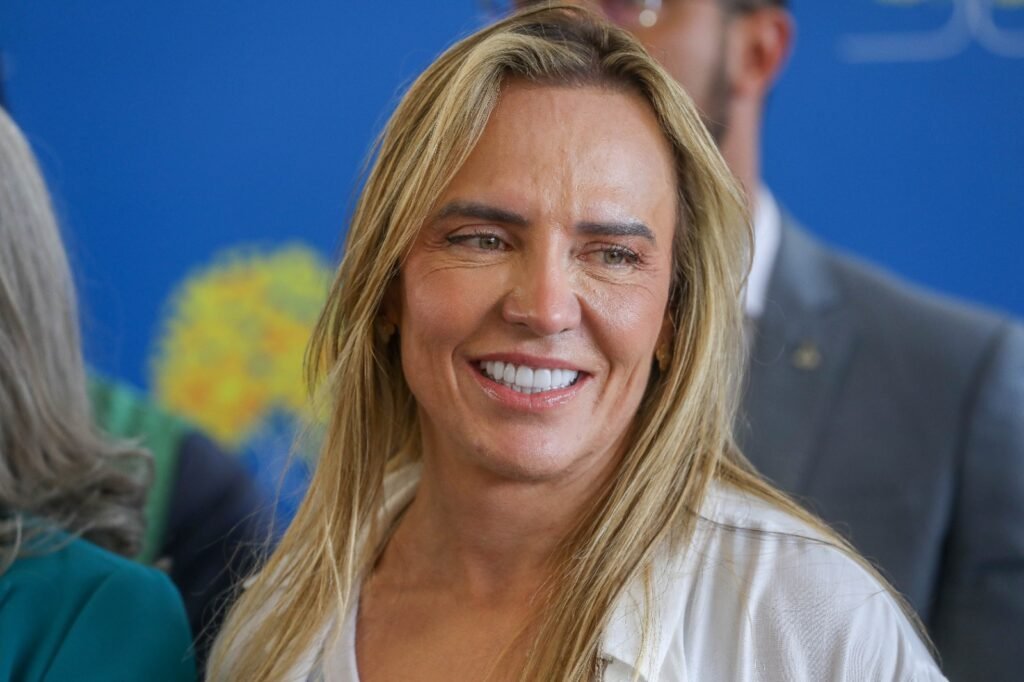 Governadora Celina Leão é internada em Brasília