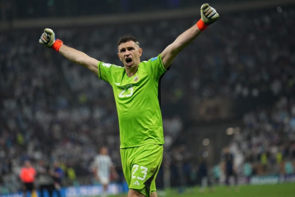 Dibu Martínez deve jogar na estreia da Argentina na Copa do Mundo