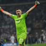 Dibu Martínez deve jogar na estreia da Argentina na Copa do Mundo