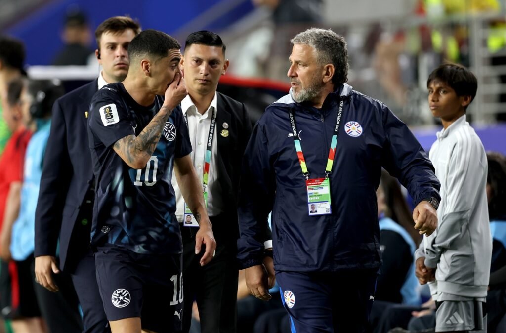 Protocolo Vini Jr: jogador do Paraguai é o 1º expulso na Copa do Mundo