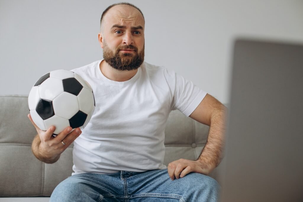 Transmissão da Copa 2026: por que a bola entra antes na TV do vizinho?