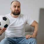 Transmissão da Copa 2026: por que a bola entra antes na TV do vizinho?