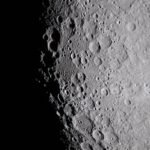 Cristal na Lua mostra que Sistema Solar foi bombardeado por asteroides