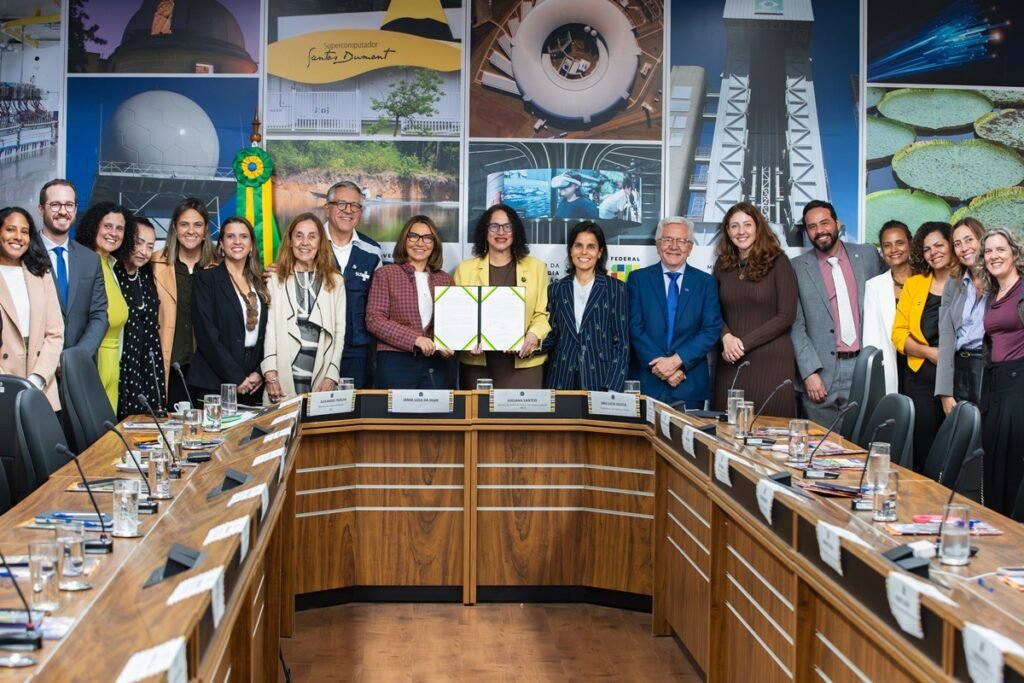 Governo lança chamada de projetos sobre endometriose e saúde menstrual