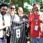 Prefeito de NY ganha manto do Corinthians por citar ídolos brasileiros