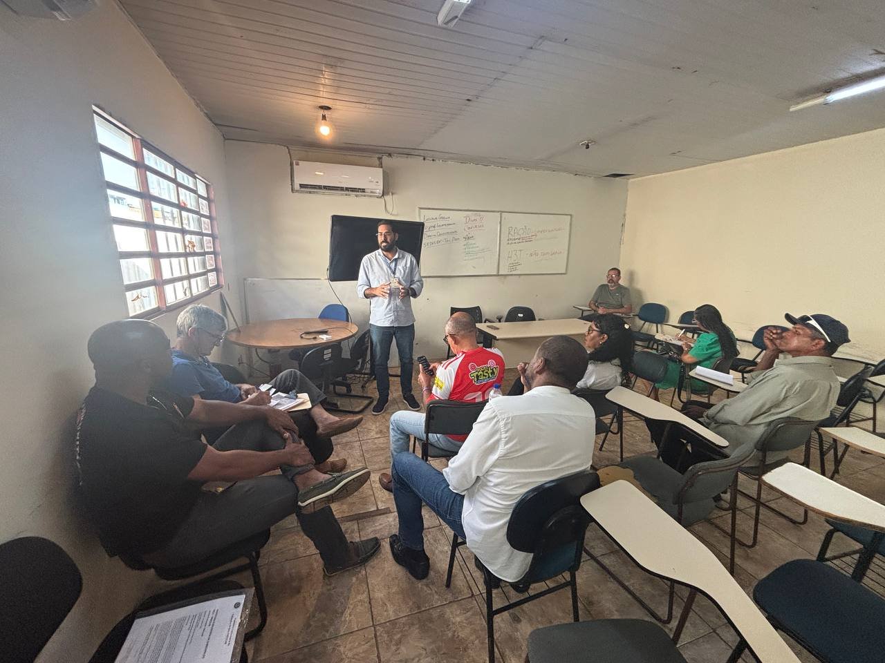 Lideranças comunitárias apresentam demandas da Cidade Estrutural em reunião na Administração Regional