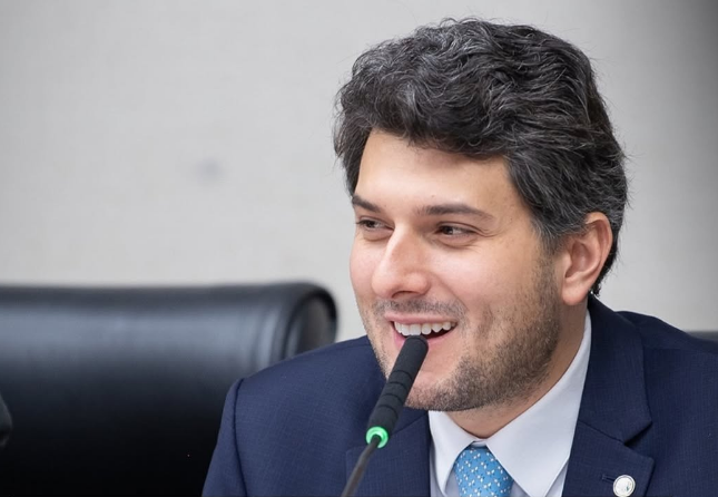 Deputado Eduardo Pedrosa defende formaturas mais acessíveis para estudantes de baixa renda